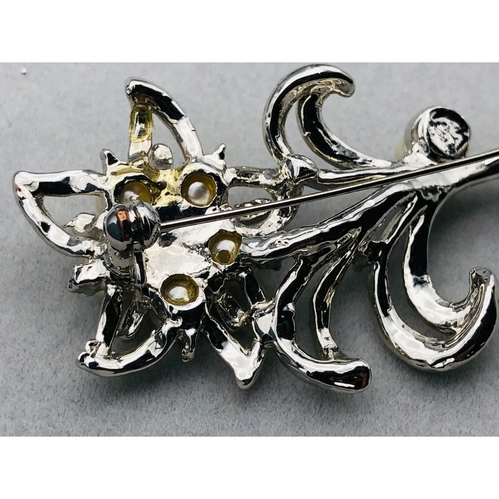 Vintage Brooch‎ Pin Lot Dolphin Flower Faux Pearl Green Stone Leaf Silver Tone